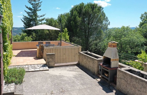Cruis House | Agréable Maison sur un Grand Terrain Arboré Privatif, au Cœur de la Provence