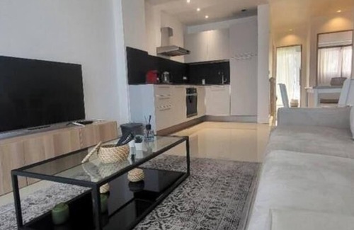 Cros-de-Cagnes Apartment | Agréable T2 Climatisé, Accès Piscine Privée, 6eme Avec Ascenseur, vue mer à 50 m