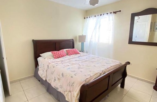 Santiago Province House | Agradable Casa Con Estacionamiento Privado