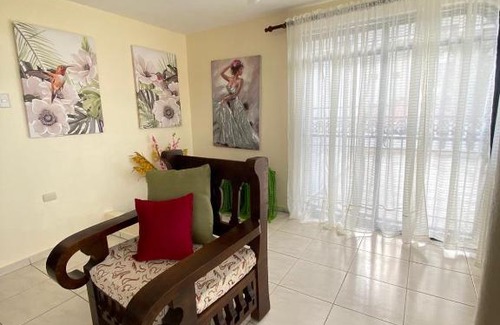 Santiago Province House | Agradable Casa Con Estacionamiento Privado