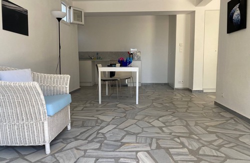 Aliki Apartment | AGRIKIA Apartment n ° 2 for 2 persons maximum