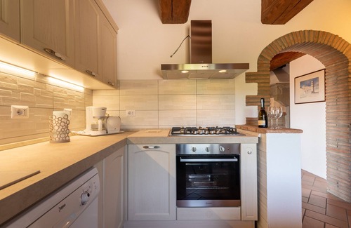 Cortona Villa | Agritourism Pierle Cuiano Villa with mountain views, private pool and Wi-Fi