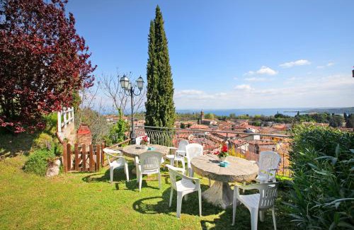 Padenghe sul Garda House | Agriturismo Cascina Crocelle - Lake View and Heated Pool