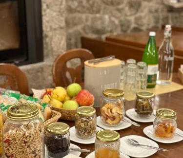 Tavernola House | Agriturismo PratoAlto