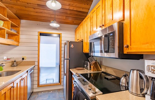 Black Butte Ranch Cabin | AH023 | Quiet and Charming Upgraded house overlooking Aspen Lake!