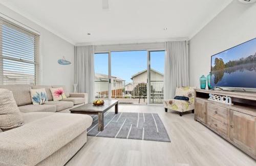 Caves Beach Villa | Ahoy Villa at Caves Beach Villas