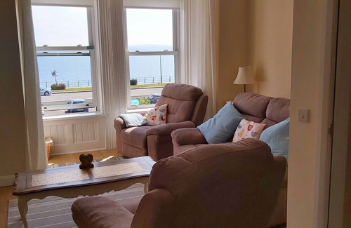 Carrickfergus Apartment | Ahoy3 apartment Carrickfergus (Front-line Sea-views!)