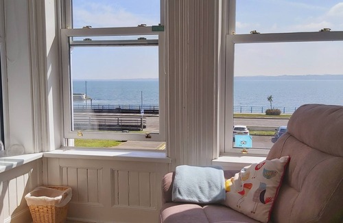 Carrickfergus Apartment | Ahoy3 apartment Carrickfergus (Front-line Sea-views!)