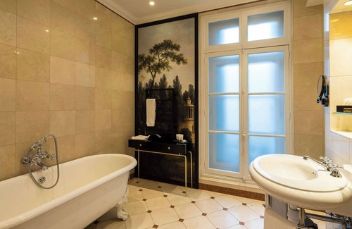 Fontainebleau Hotel | Aigle Noir Hotel Fontainebleau - MGallery Collection