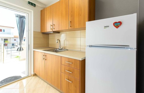 Asprovalta Apartment | Aigli Garden Getaway, Escape Close to Vrasna Beach