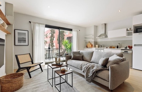 Les Corts Apartment | Aiguablava - 1 bedroom and pool in Pedralbes