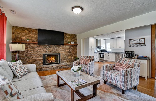Asheville House | Aiken Rd - 6 BR - hot tub and game room