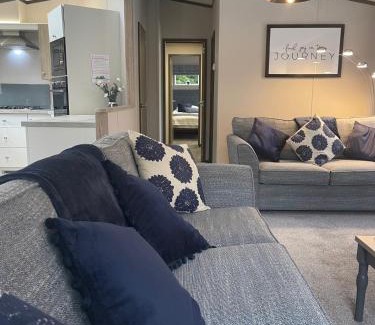 Allerthorpe House | Ailsa Lodge with Hot Tub