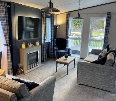 Allerthorpe House | Ailsa Lodge with Hot Tub