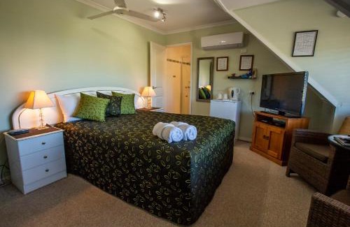 Redcliffe Bed & Breakfast | Ainslie Manor Guest House