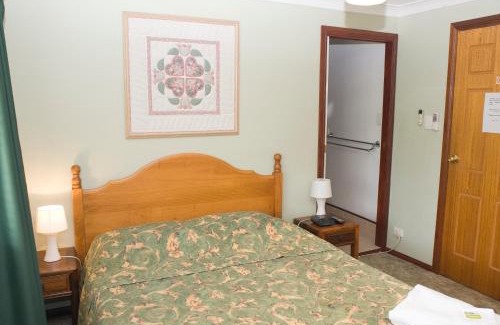 Redcliffe Bed & Breakfast | Ainslie Manor Guest House