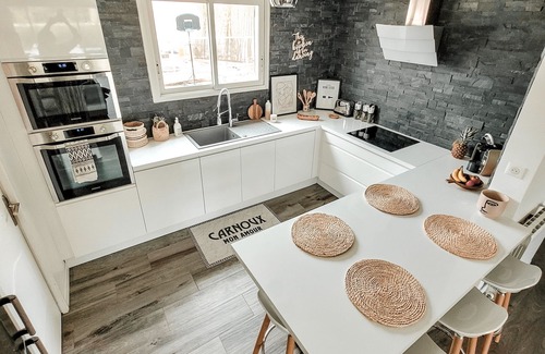 Carnoux-en-Provence House | Air-conditioned house near Cassis