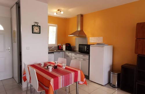 Laroque-des-Alberes House | Air-conditioned gîte with shared pool near Argelès sur Mer
