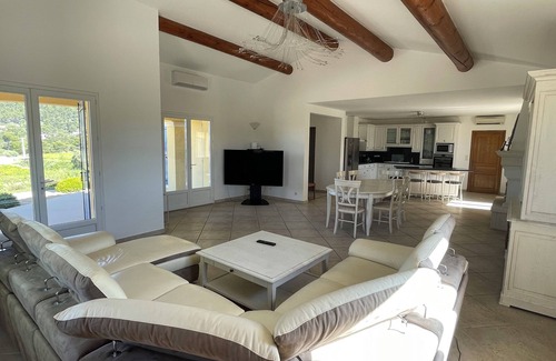 Beaumes-de-Venise Villa | Air-conditioned villa between vineyards and olive groves: 4 bedrooms and private pool