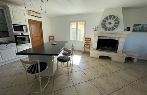 Beaumes-de-Venise Villa | Air-conditioned villa between vineyards and olive groves: 4 bedrooms and private pool