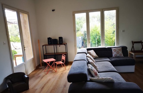 Aix-en-Provence Villa | Air-conditioned villa sleeps 10 private pool wifi very large garden with trees