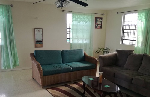 Welches Apartment | Air conditioned 3 bed apartment 5 minutes walk from the beach and shops