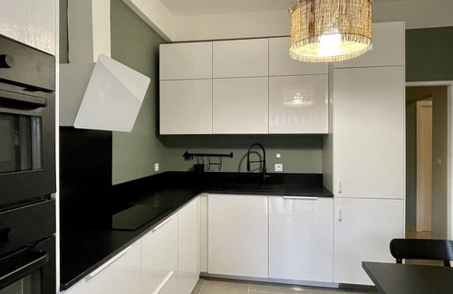 Fabron Apartment | Air-conditioned apartment with garage, near the sea