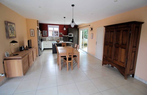 Cavillargues House | Air-conditioned farmhouse located between Provence and Ardèche, swimming pool, table tennis, pets allowed (1).