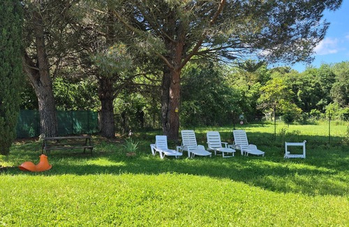 Palau-del-Vidre Villa | Air-conditioned villa with large garden, pets allowed