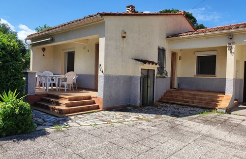 Palau-del-Vidre Villa | Air-conditioned villa with large garden, pets allowed