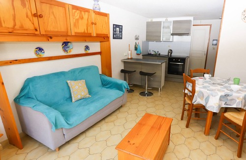 Saint-Cyprien Plage Ski Chalet | Air-conditioned house with beautiful terrace near port