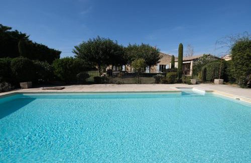 Pont Royal Villa | Air-conditioned Provençal farmhouse with private pool, view magnificent, located in Lagnes, close Isle S/Sorgue, 9 people