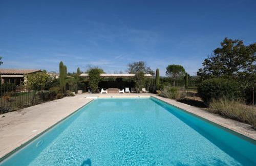 Pont Royal Villa | Air-conditioned Provençal farmhouse with private pool, view magnificent, located in Lagnes, close Isle S/Sorgue, 9 people