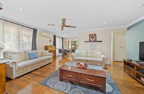 Rochedale South House | Air-conditioned Quiet Stay in Rochedale South
