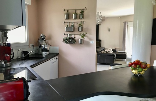 Bellegarde Villa | Air-conditioned villa with swimming pool in a quiet location