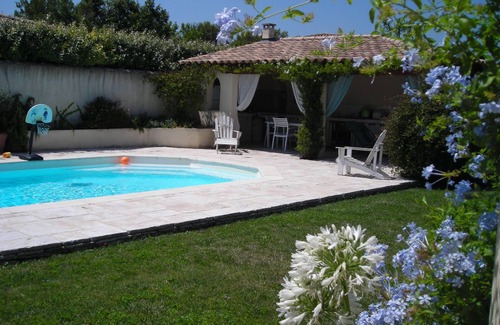 Uzes Villa | Air-conditioned villa 6 people and pool house fully equipped at 800m from the center of Uzes