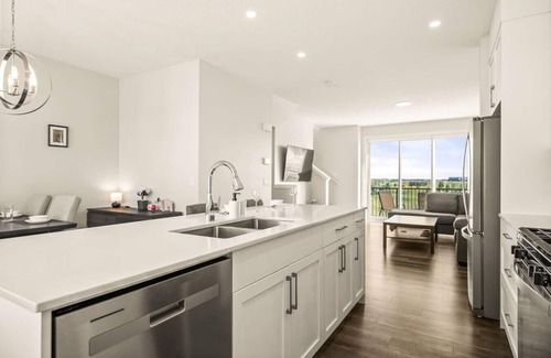 Calgary House | Air Conditioned » Water View » Garage » Sleeps 7