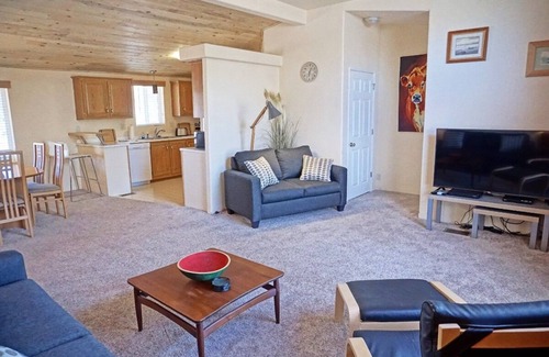 Ticaboo House | Air Conditioning, Close to Lake Powell & Bullfrog Marina, OHV Trails near home