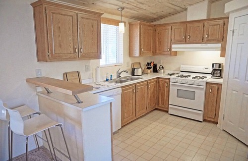 Ticaboo House | Air Conditioning, Close to Lake Powell & Bullfrog Marina, OHV Trails near home
