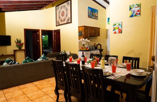 La Fortuna Villa | Air conditioning, free WiFi, pool, barbecue. 1 km from the center of La Fortuna.