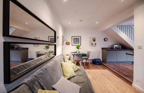 Offerton Apartment | Air Host and Stay - Apartment 5 Broadhurst Court sleeps 6 minutes from town centre