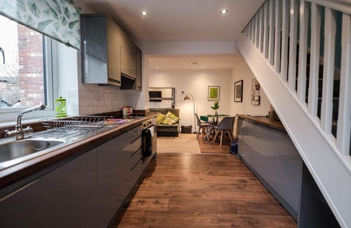 Offerton Apartment | Air Host and Stay - Apartment 5 Broadhurst Court sleeps 6 minutes from town centre