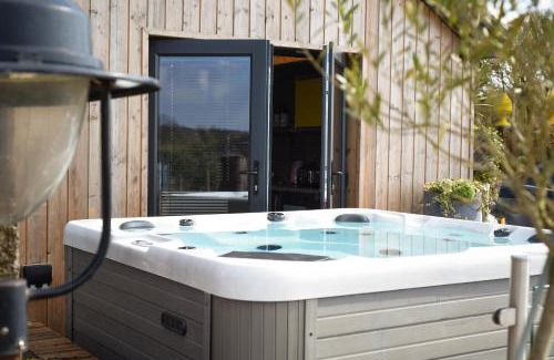 Emsworth House | Air Maison - The Cow Shed WOW Factor Countryside Retreat