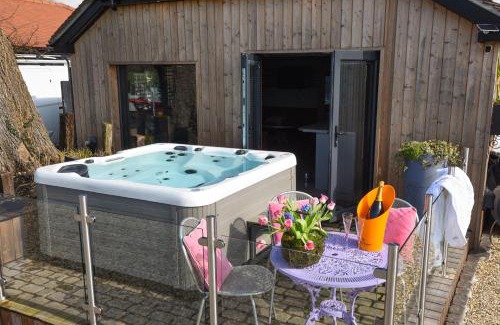 Emsworth House | Air Maison - The Cow Shed WOW Factor Countryside Retreat