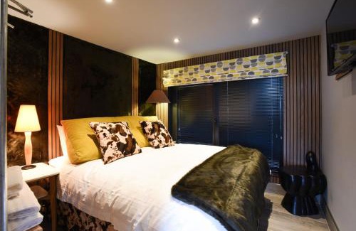 Emsworth House | Air Maison - The Cow Shed WOW Factor Countryside Retreat