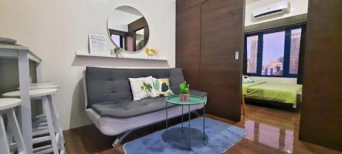 San Antonio Apartment | Air Residences 37F-City View