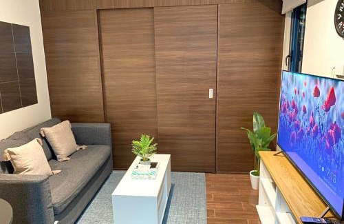 Urdaneta Apartment | Air Residences Makati - fully furnished condo with skyline views!