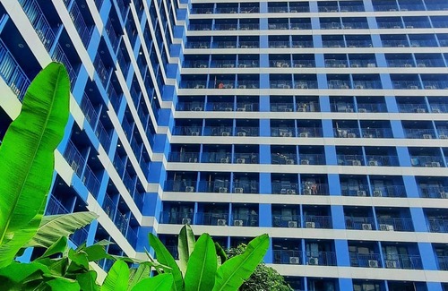 San Antonio Condo | Air Residences-Modern studio w/City skyline view