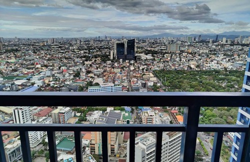 San Antonio Condo | Air Residences-Modern studio w/City skyline view