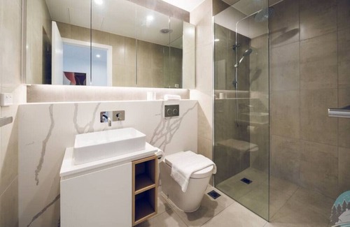 Carnegie Apartment | Aircabin | Carnegie | Modern | 2 Beds Apt Parking